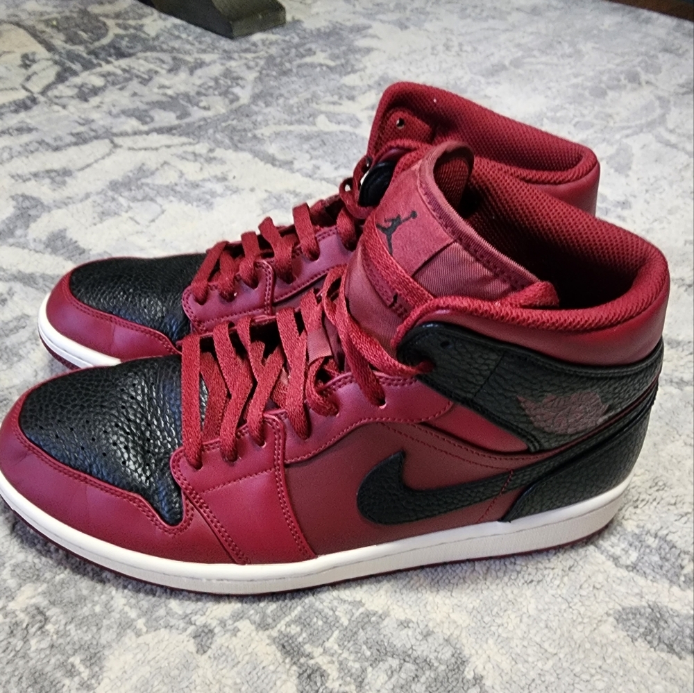 Jordan 1 Mid Reverse Banned Size 11